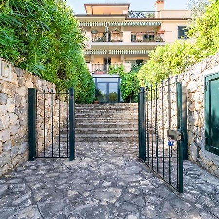 Piana Di Solaro Modern Flat & Swimming Pool Apartment Lerici Exterior photo