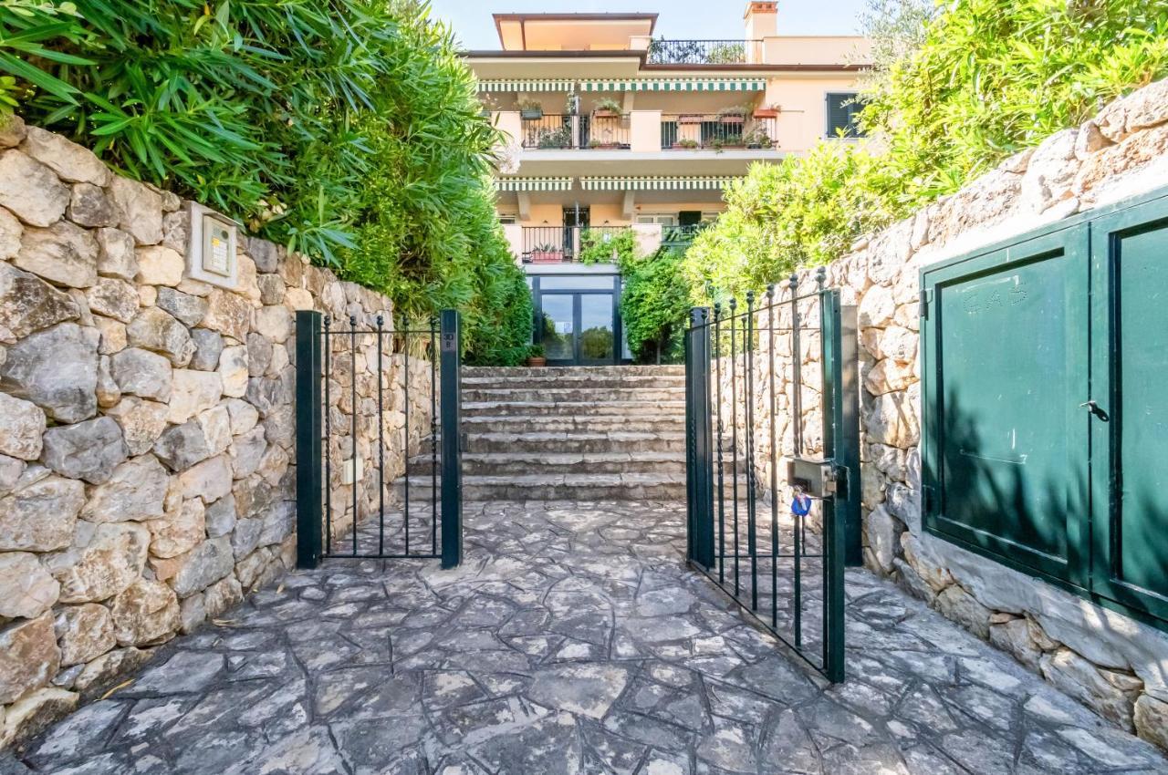 Piana Di Solaro Modern Flat & Swimming Pool Apartment Lerici Exterior photo