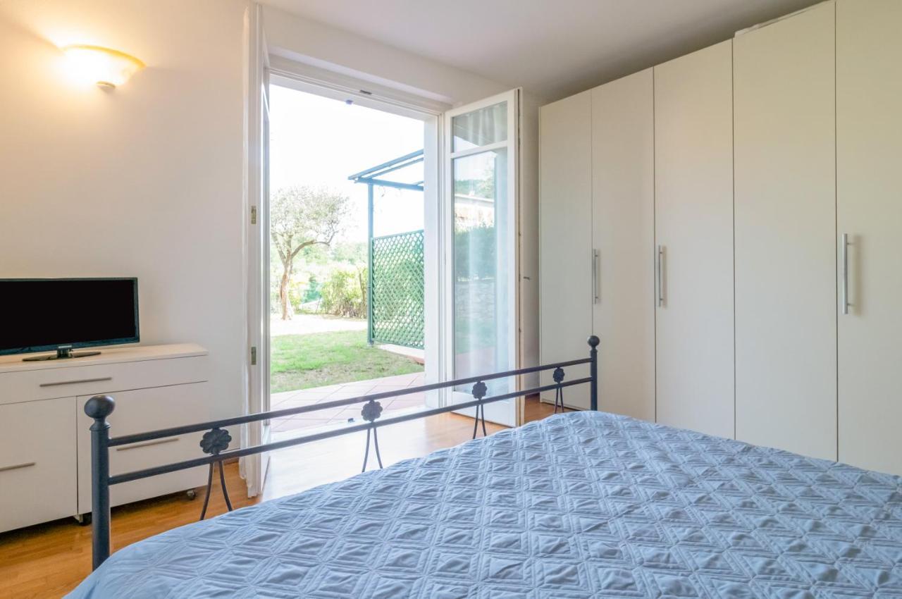 Piana Di Solaro Modern Flat & Swimming Pool Apartment Lerici Exterior photo