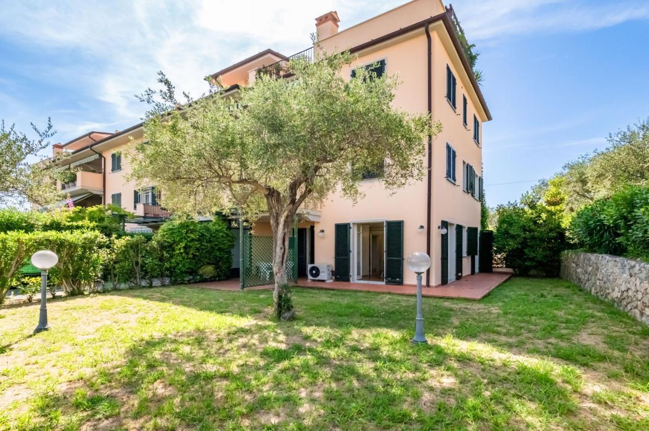 Piana Di Solaro Modern Flat & Swimming Pool Apartment Lerici Exterior photo